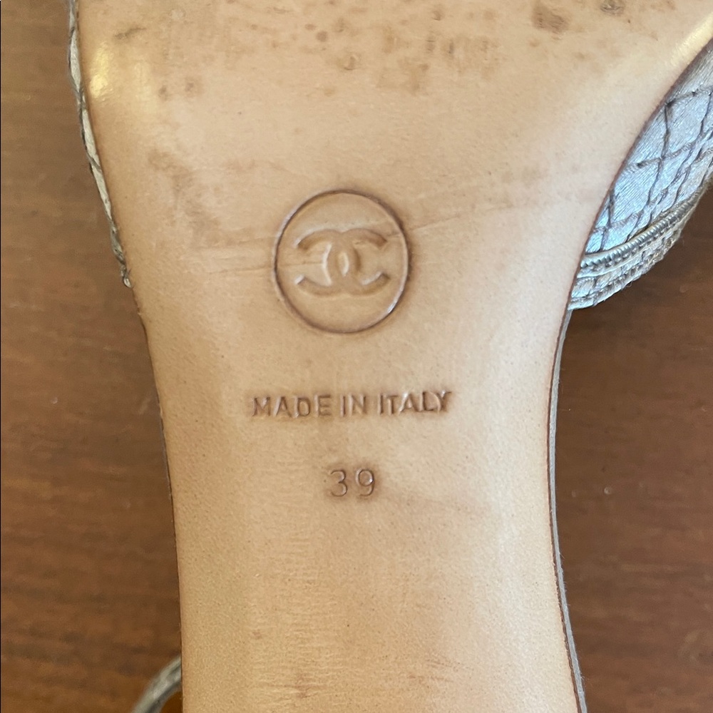 CHANEL silver/grey Textured Heels - Picture 11 of 13